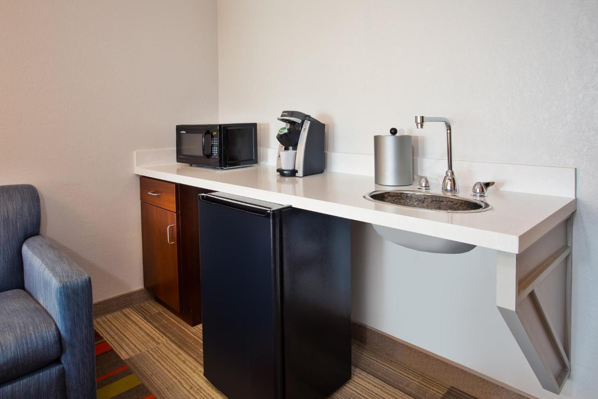 Holiday Inn Express Hotel & Suites Rochester Webster By Ihg Экстерьер фото