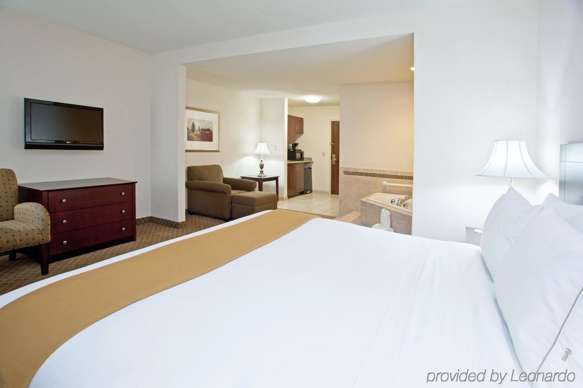 Holiday Inn Express Hotel & Suites Rochester Webster By Ihg Номер фото